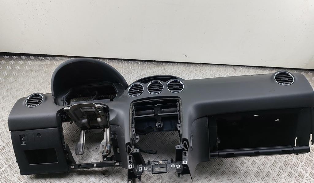 панель передняя салона (торпедо) Peugeot 308 T7 2008, 1.6 л., бензин, МКПП, синий, хетчбэк 5 дв.