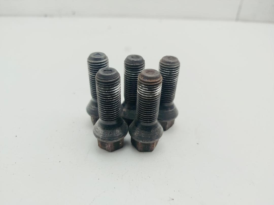 болт колесный BMW 7 E65/E66 2002, 3.6 л., бензин, АКПП, зелёный, седан, 36136781152, 6781152