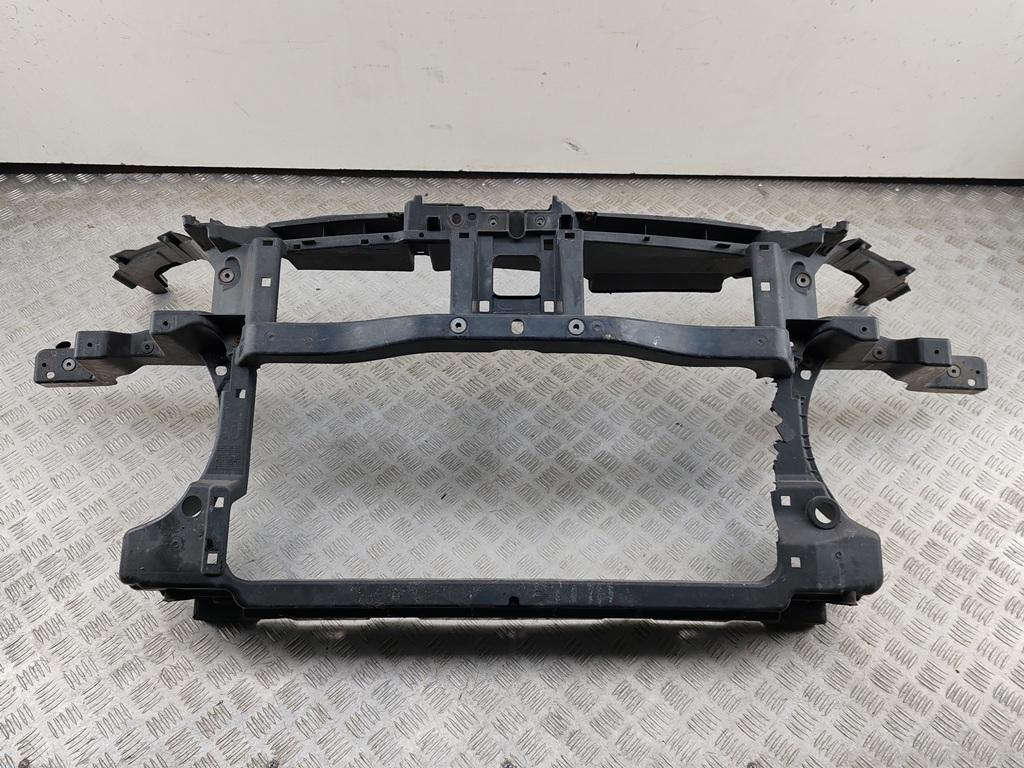 Рамка радиатора Volkswagen Passat B6 2009, 1.4 л., бензин, МКПП, чёрный, универсал