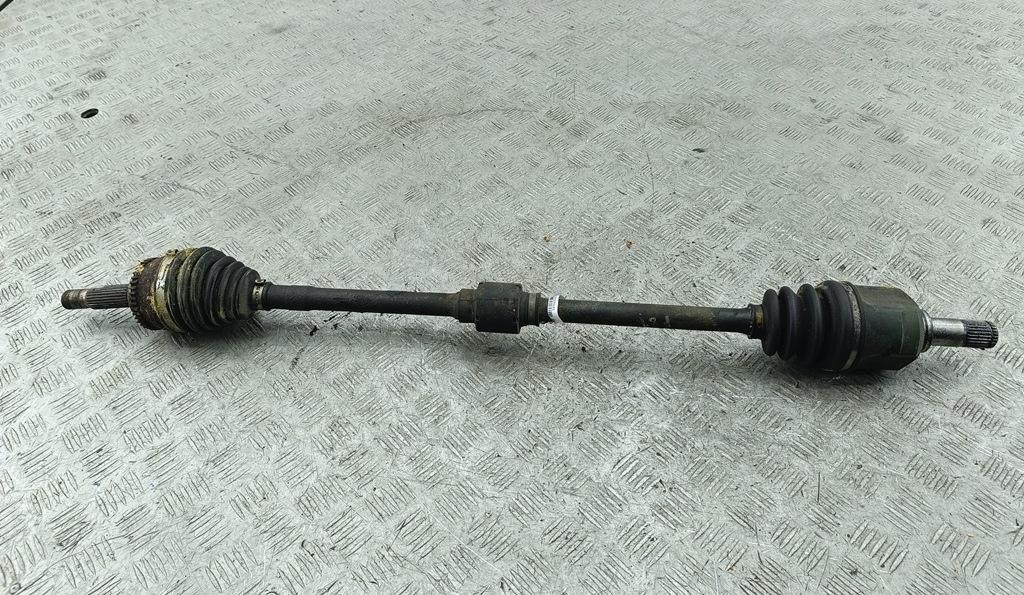 полуось передняя правая (приводной вал, ШРУС) Mitsubishi Carisma 1 поколение 1997, 1.8 л., бензин, МКПП, чёрный, хетчбэк 5 дв. - фото №1
