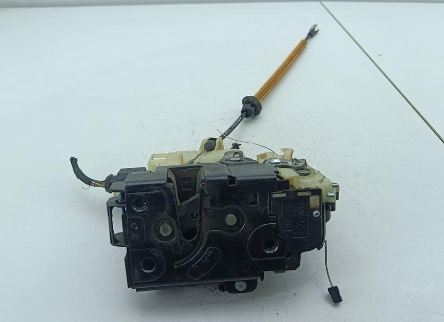 замок двери передней правой SEAT Leon 2006, 1.6 л., бензин, МКПП, красный, хетчбэк 5 дв., 3B1837016CA
