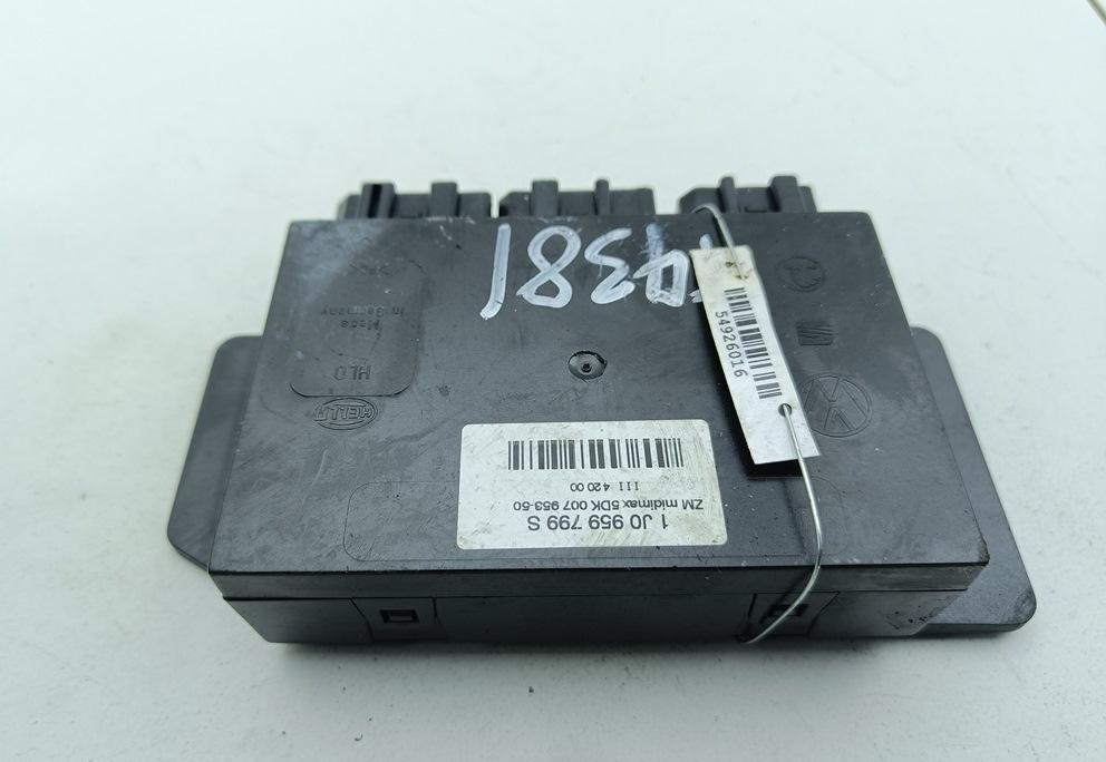 блок комфорта Volkswagen Passat B5 2000, 1.6 л., бензин, МКПП, синий, универсал, 1J0959799S