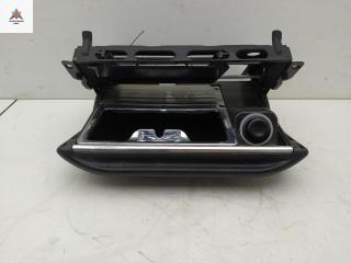 пепельница Mercedes-Benz C-Класс W201 [рестайлинг] 1989, 2.0 л., бензин, МКПП, красный, седан