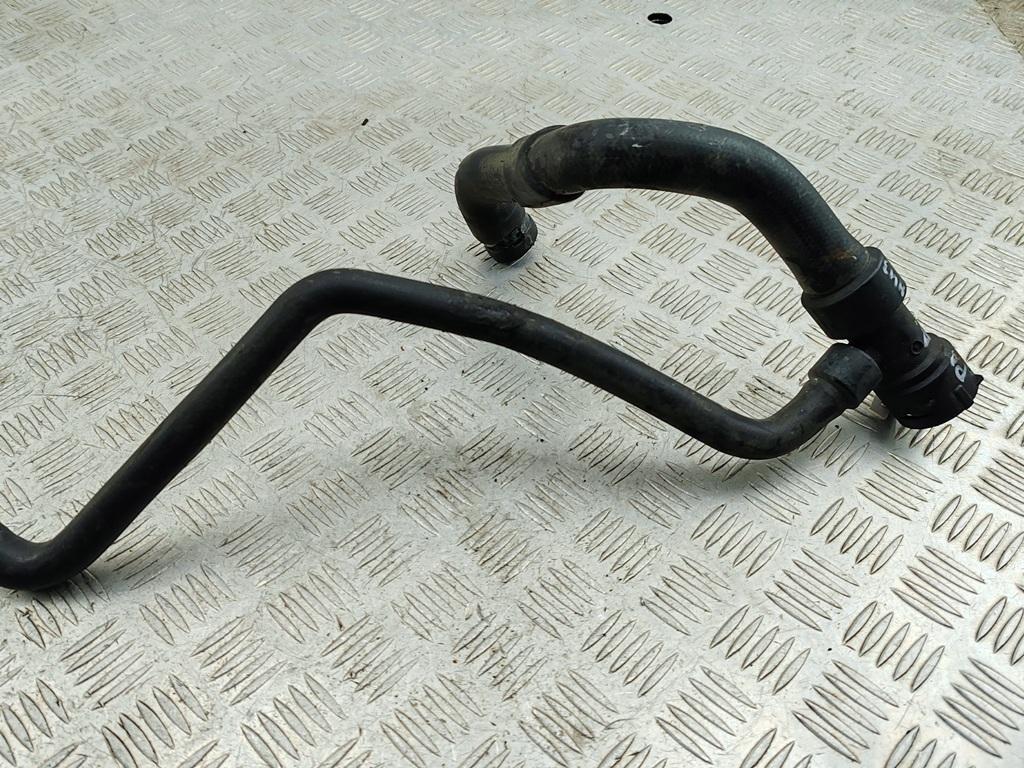 патрубок радиатора Audi A4 B5 1996, 1.8 л., бензин, 8D0121055G - фото №1
