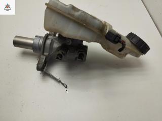 цилиндр тормозной главный Ford Focus 3 поколение [рестайлинг] 2014, 1.0 л., бензин, МКПП, серый, универсал, AV612140J