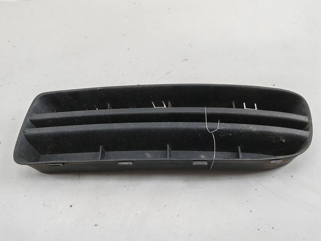 заглушка (решетка) в бампер Skoda Octavia mk1 (A4 1U) 2006, 1.9 л., дизель, МКПП, серый, универсал, 1U0807367C - фото №1