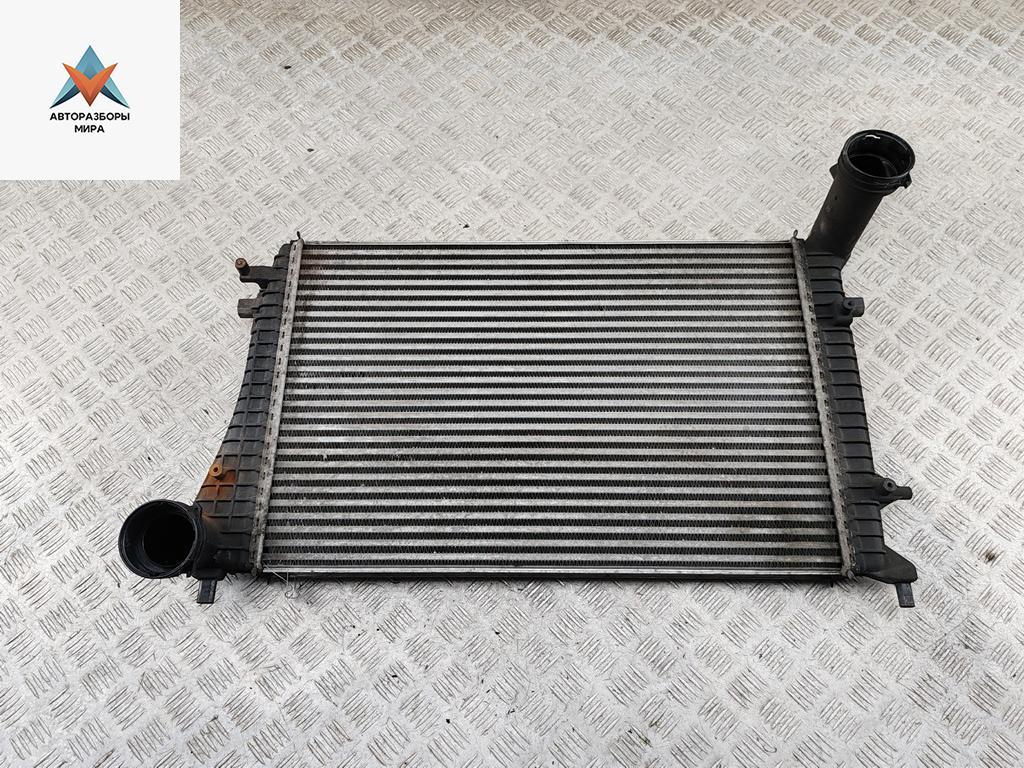 радиатор интеркулера Volkswagen Passat B6 2006, 2.0 л., дизель, МКПП, синий, универсал, 3C0145803E - фото №1