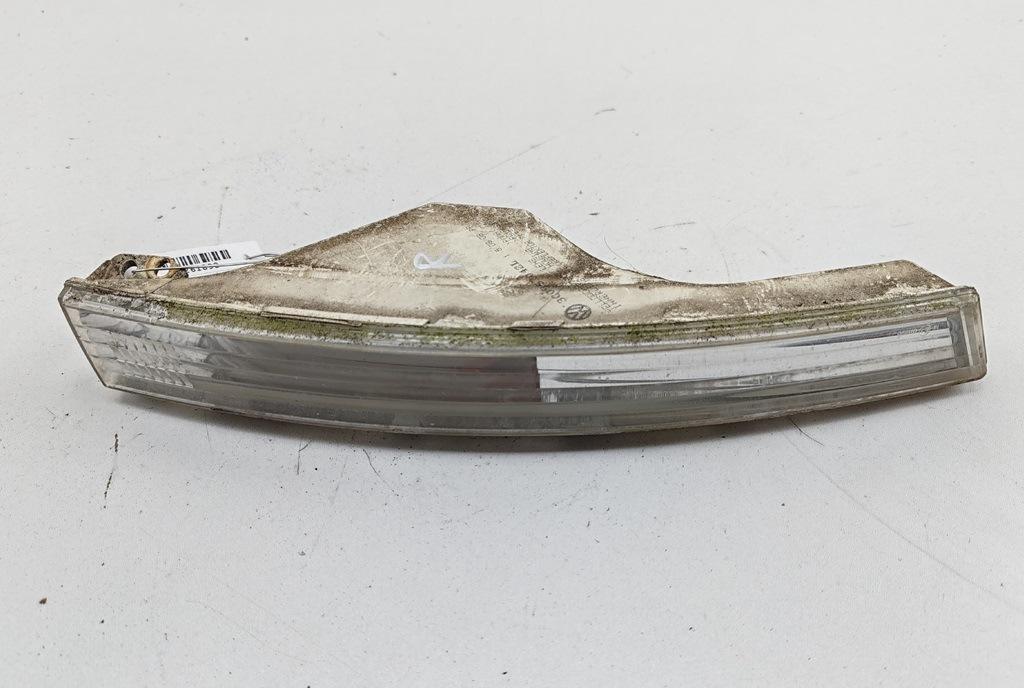 Поворотник (указатель поворота) правый Volkswagen Passat B6 2008, 2.0 л., дизель, МКПП, коричневый, универсал, 3C0953042L