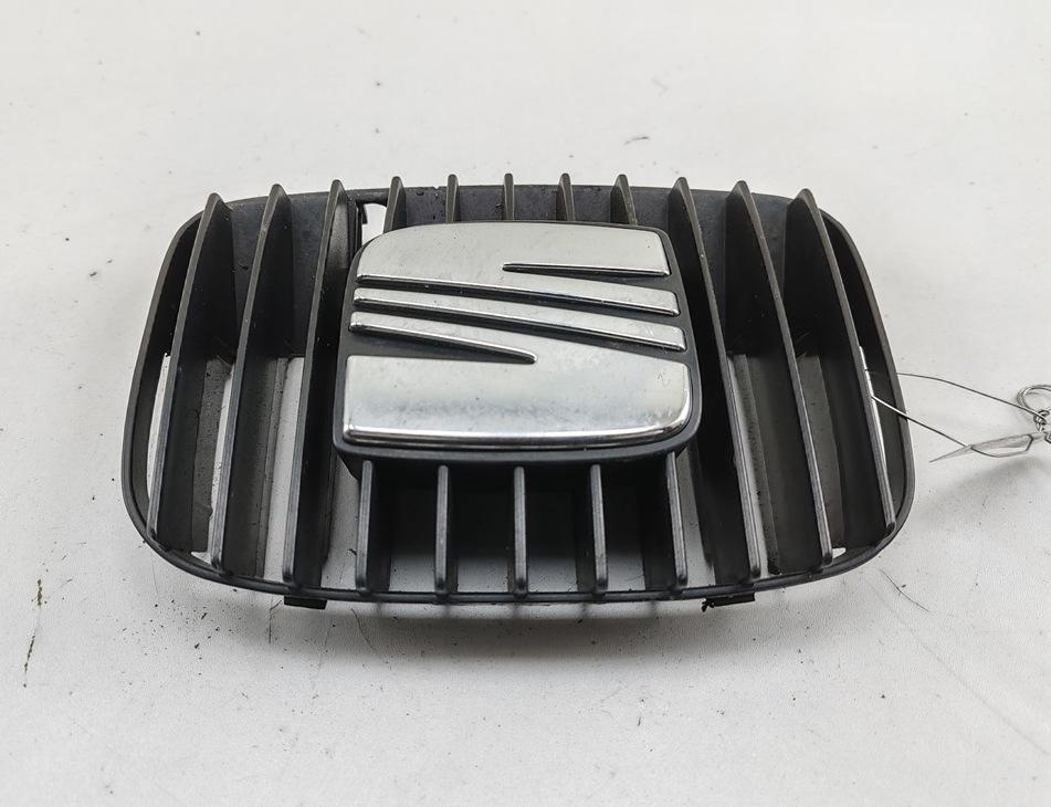 решетка радиатора SEAT Leon 2003, чёрный, хетчбэк 5 дв., 1M0853651F