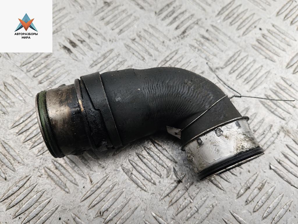патрубок интеркулера Volkswagen Touran 1 поколение 2004, 1.9 л., дизель, МКПП, серый, минивэн, 1T0145790 - фото №1