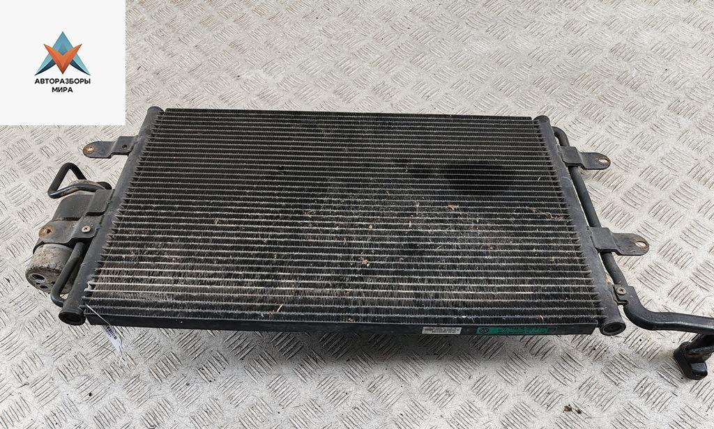 радиатор кондиционера Volkswagen Golf 4 поколение 2000, 2.0 л., бензин, АКПП, серый, универсал, 1J0820411D - фото №1