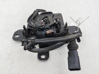 замок капота Volkswagen Golf-4 2000, 2.0 л., бензин, АКПП, серый, универсал, 1J0823509C