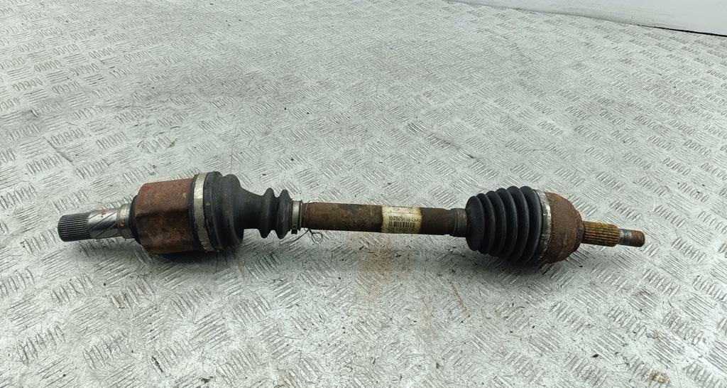 полуось передняя левая (приводной вал, ШРУС) Renault Scenic 2 поколение 2005, 2.0 л., бензин, МКПП, серый, минивэн - фото №1