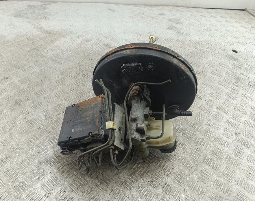 вакуумный усилитель тормозов Volkswagen Golf 3 поколение 1995, 1.4 л., бензин, МКПП, красный, хетчбэк 3 дв. - фото №1