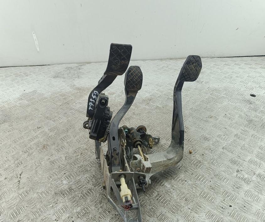узел педальный (блок педалей) Volkswagen Passat B5+ (GP) 2001, 2.5 л., дизель, МКПП, серый, универсал
