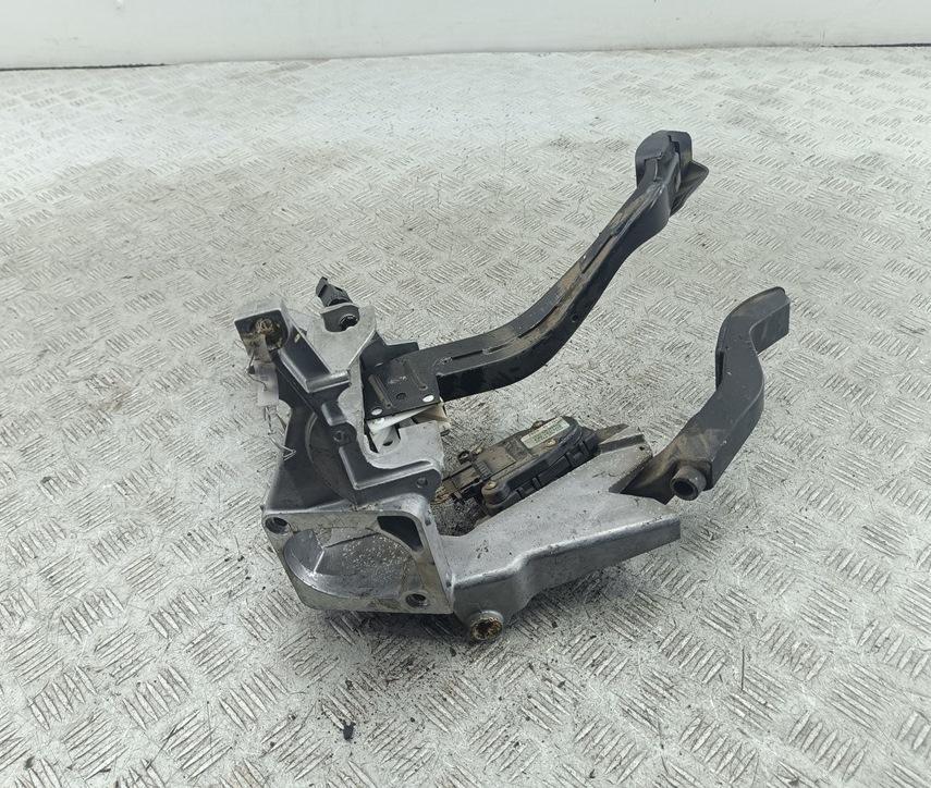 узел педальный (блок педалей) Volkswagen Passat B5 1999, 1.9 л., дизель, МКПП, серый, универсал