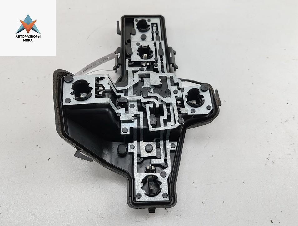 панель заднего левого фонаря Volkswagen Touran 1 поколение 2003, 2.0 л., дизель, МКПП, синий, минивэн, 1T0945257A - фото №1