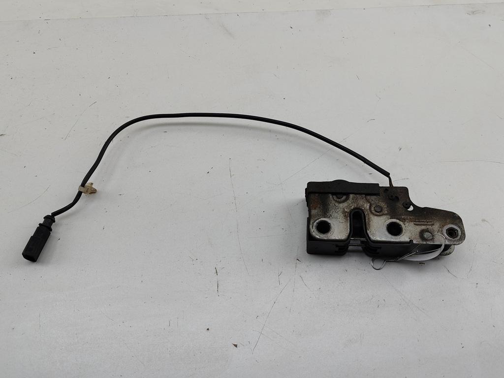 замок капота Volkswagen Passat B6 2007, 2.0 л., дизель, АКПП, серый, универсал, 3C1823187