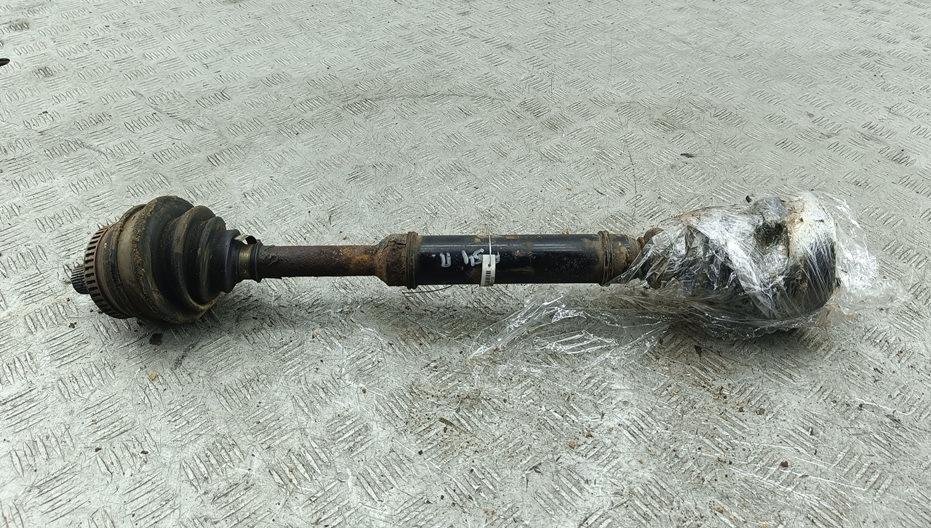 полуось передняя правая (приводной вал, ШРУС) Audi A4 B5 1996, 1.8 л., бензин, МКПП, синий, седан