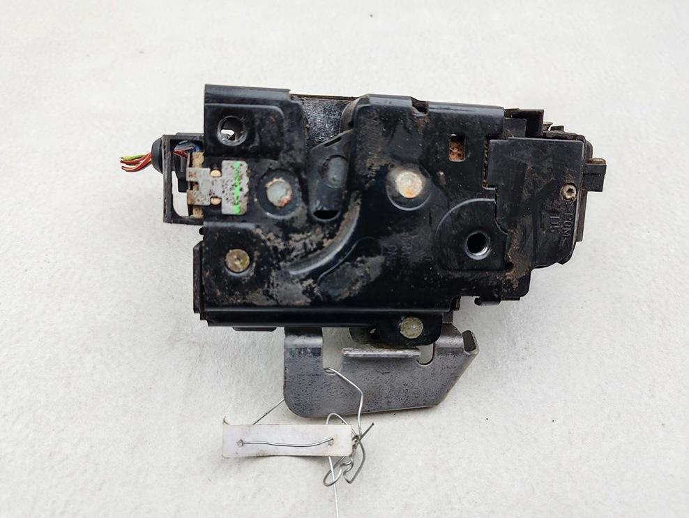 замок двери передней правой Audi A6 C5 2003, 2.5 л., дизель, МКПП, синий, универсал, 4B1837016G