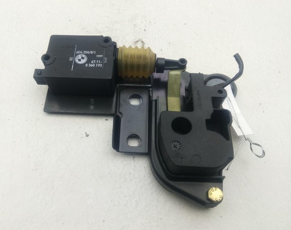 Замок стекла двери багажника BMW 5 E39 1997, 2.5 л., бензин, АКПП, чёрный, универсал, 8120419 - фото №1