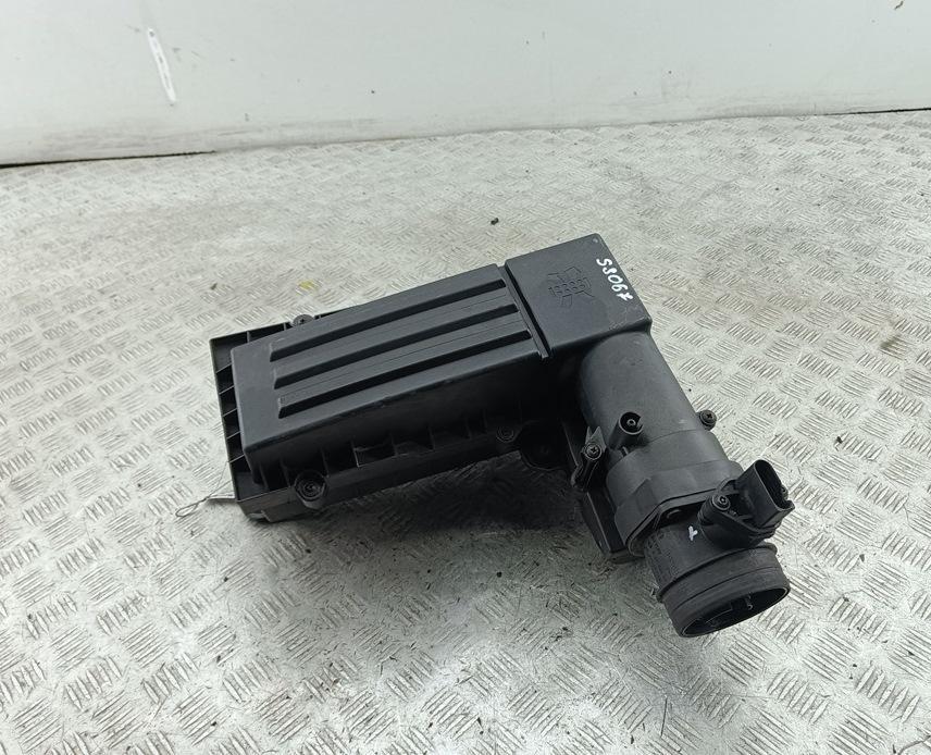 корпус воздушного фильтра Volkswagen Passat B6 2007, 2.0 л., дизель, АКПП, серый, универсал - фото №1
