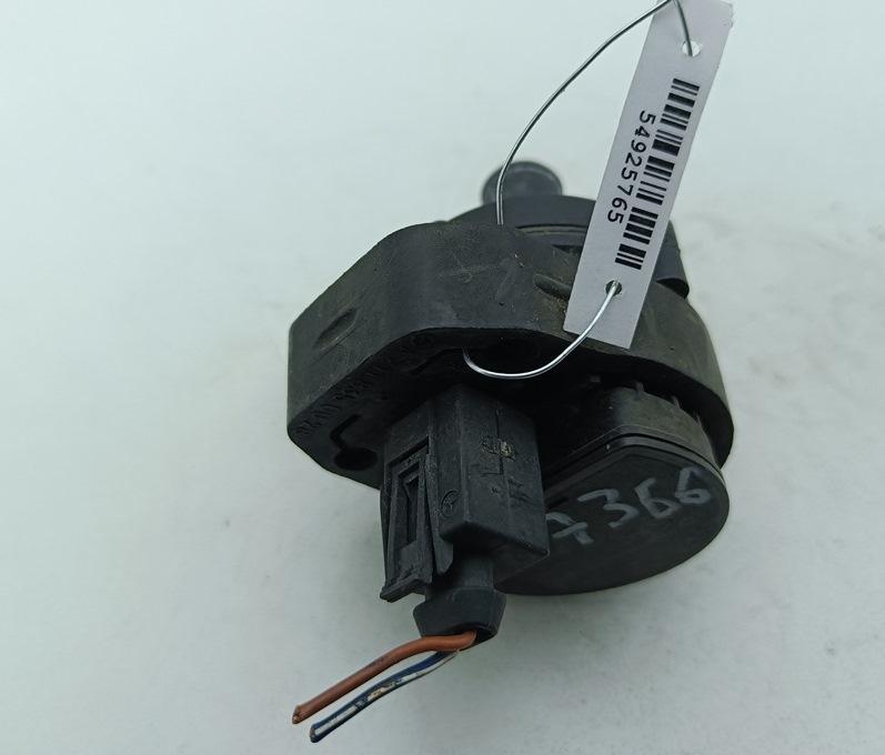 Насос водяной дополнительный Mercedes-Benz M-Class ML W164 2006, 4.0 л., дизель, 2118350028 - фото №1