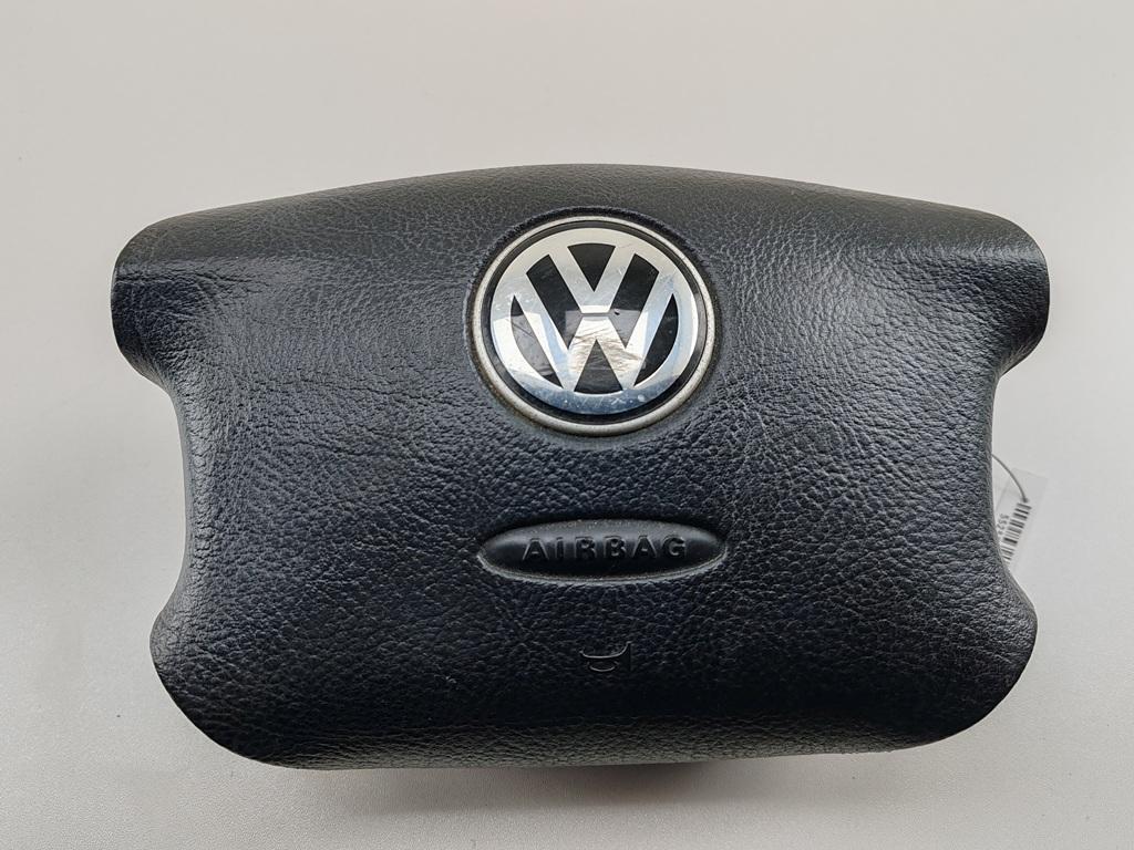 подушка безопасности водителя Volkswagen Golf 4 поколение 1999, 1.6 л., бензин, МКПП, серый, универсал, 3B0880201AE - фото №1