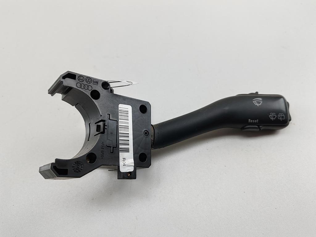 переключатель дворников Volkswagen Passat B5+ (GP) 2003, 1.6 л., бензин, МКПП, серый, универсал, 4B0953503H