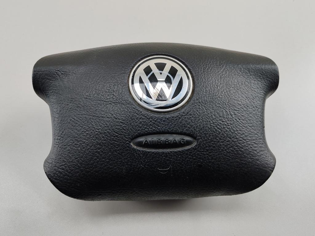 подушка безопасности водителя Volkswagen Golf-4 1999, 1.6 л., бензин, МКПП, синий, универсал, 3B0880201AE