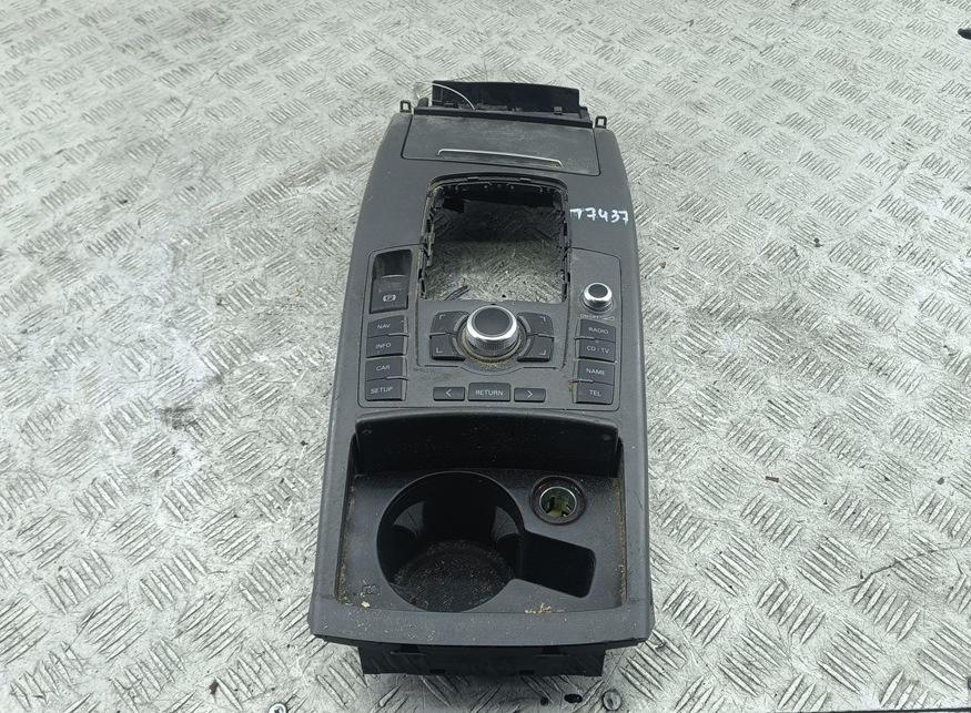 консоль салона (центральная часть) Audi A6 C6 2005, 3.2 л., бензин, МКПП, серый, универсал, 4F1864261
