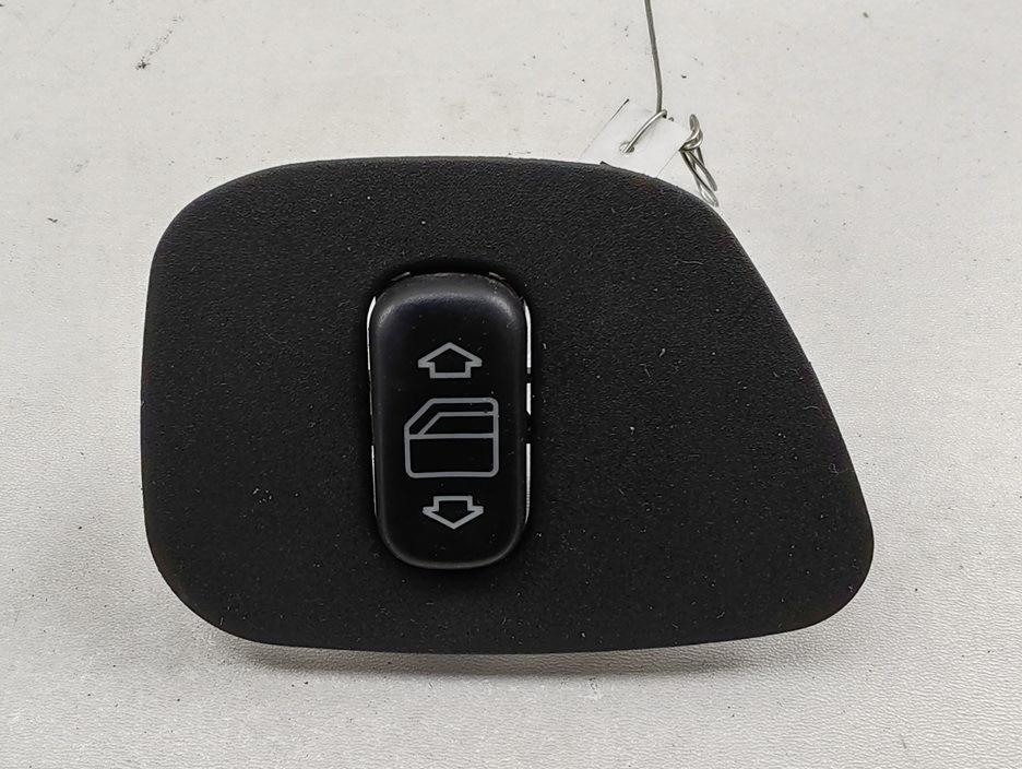кнопка стеклоподъемника заднего правого Mercedes-Benz E W210 2002, 2.0 л., бензин, АКПП, чёрный, универсал, 2108208210