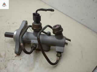 цилиндр тормозной главный Volvo V70 2 поколение 2001, 2.4 л., бензин, МКПП, чёрный, универсал, 8646009