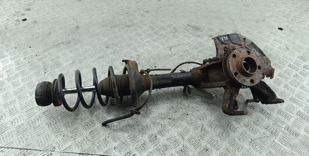 ступица передняя правая Volkswagen Golf 4 поколение 1999, 1.6 л., бензин, МКПП, серый, универсал - фото №1