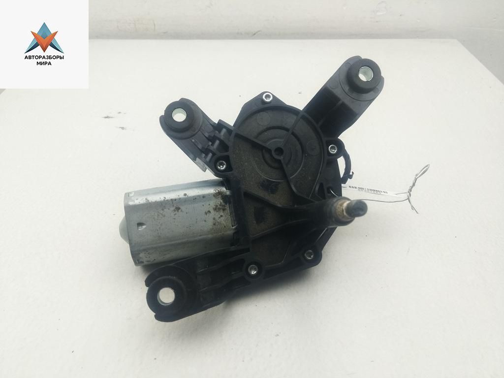Двигатель стеклоочистителя заднего (моторчик дворников) Opel Zafira 2 поколение (B) 2007, 2.2 л., бензин, МКПП, серый, минивэн, 13145548 - фото №1