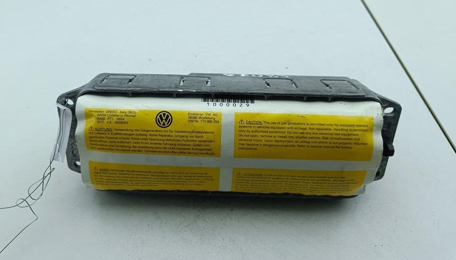 подушка безопасности пассажира Volkswagen Touran 2003, 2.0 л., дизель, МКПП, синий, минивэн, 1T0880204