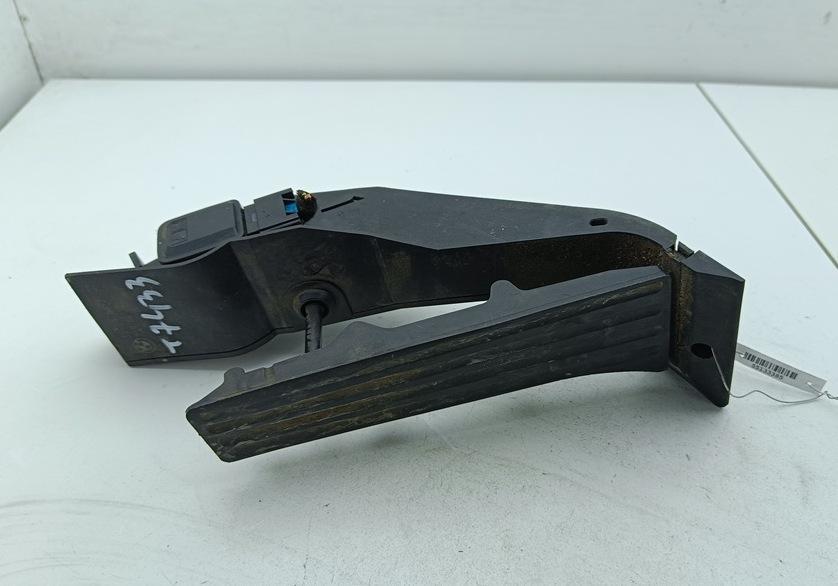 педаль BMW 3 E90/E91/E92/E93 2005, 2.0 л., бензин, МКПП, чёрный, универсал, 6766931