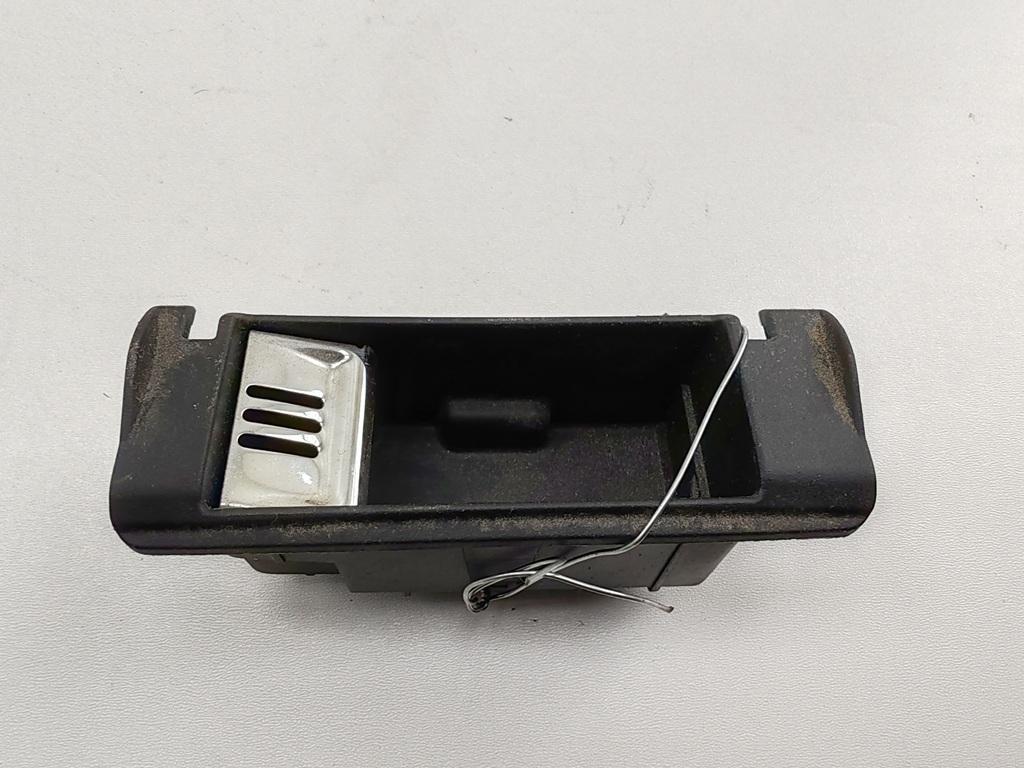 пепельница Audi A6 C6 2005, 3.2 л., бензин, МКПП, серый, универсал, 4B0857406A