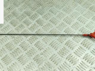 щуп двигателя Audi Q7 4L [рестайлинг] 2011, 3.0 л., бензин, АКПП, чёрный, внедорожник 5 дв.