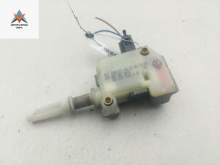 активатор замка багажника Volkswagen Passat B5 [рестайлинг] 2004, 1.6 л., бензин, МКПП, чёрный, универсал, 3B0959781D