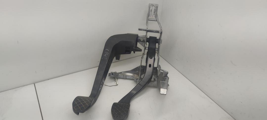 узел педальный (блок педалей) Audi A4 B6 2002, 1.9 л., дизель, МКПП, серый, универсал, 8E1721117A