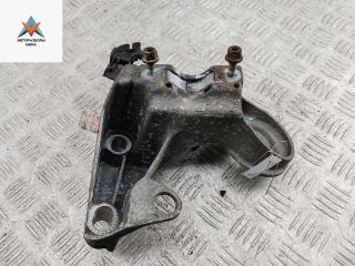 крепление стабилизатора / втулки стабилизатора Volkswagen Passat B5 1999, 1.9 л., дизель, МКПП, синий, универсал, 4B0199352B