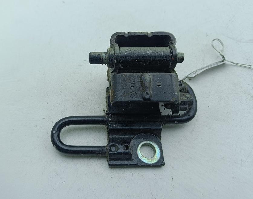 петля двери SEAT Leon 2003, чёрный, хетчбэк 5 дв., 1J4833411C