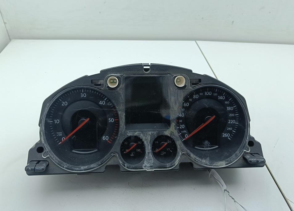 приборная панель Volkswagen Passat B6 2006, 2.0 л., дизель, МКПП, синий, универсал, 3145550