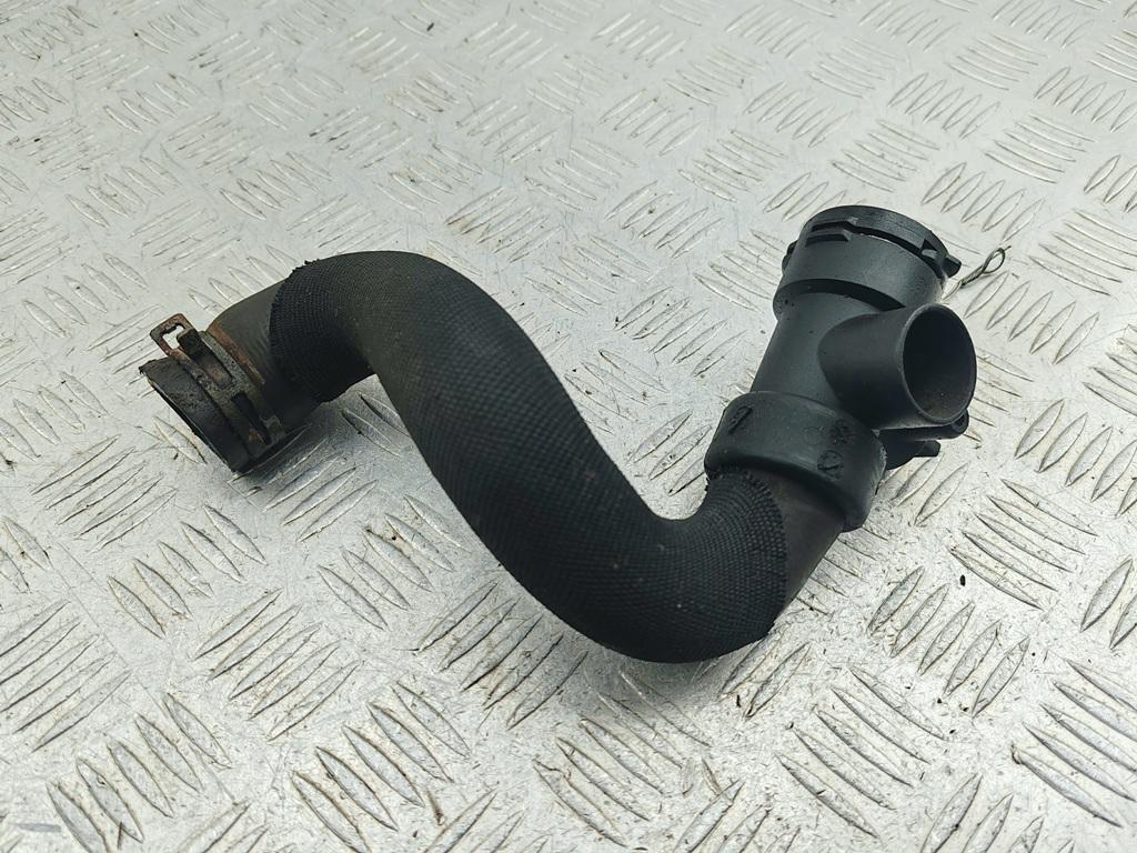 патрубок радиатора Audi A4 B6 2003, 2.4 л., бензин, 8E0121049D - фото №1