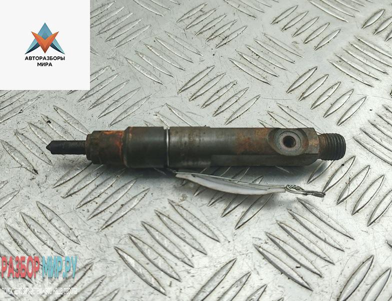 форсунка Audi A6 4A/C4 1996, 2.5 л., дизель, МКПП, красный, универсал, 046130201E - фото №1