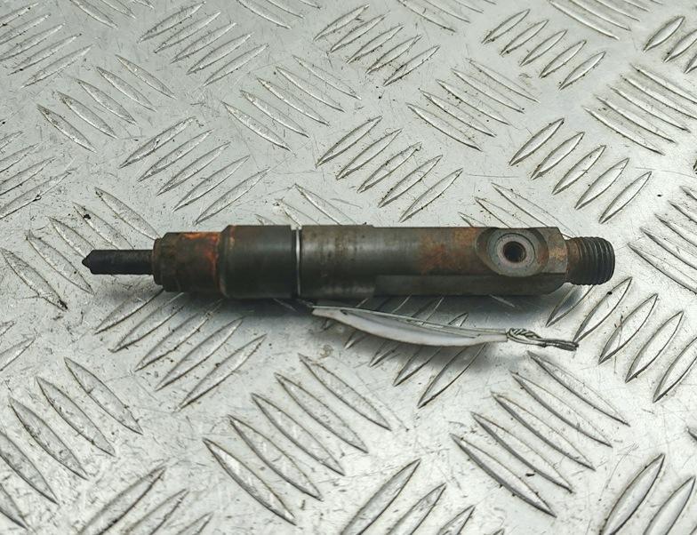 форсунка Audi A6 C4 1996, 2.5 л., дизель, МКПП, красный, универсал, 046130201E