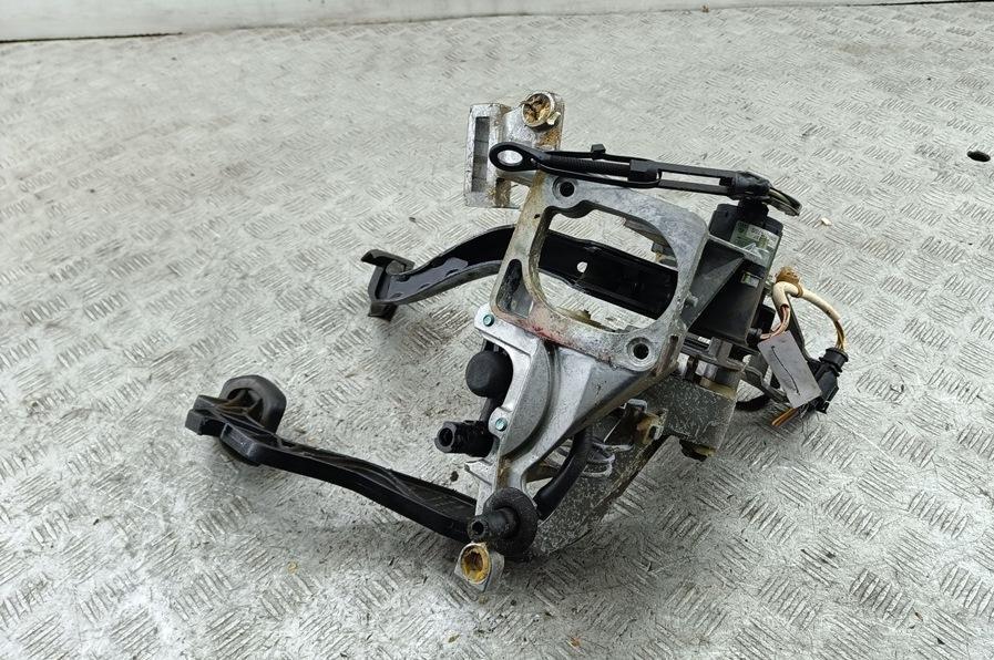 узел педальный (блок педалей) Volkswagen Passat B5 1997, 1.9 л., дизель, МКПП, красный, универсал