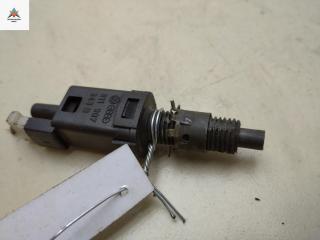 Датчик (включатель) стоп-сигнала Volkswagen Transporter T4 1993, 2.4 л., дизель, МКПП, красный, микроавтобус, 811907343B