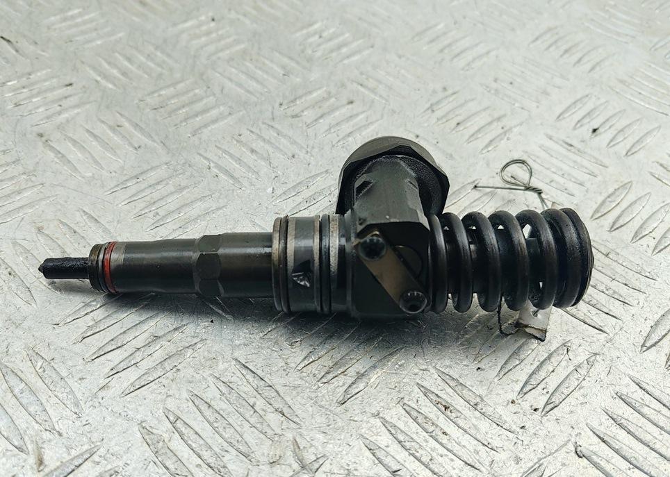 форсунка Volkswagen Passat B6 2006, 2.0 л., дизель, МКПП, чёрный, универсал, 038130073BQ, 0414720312